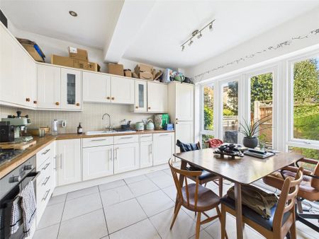 2 bedroom maisonette to rent - Photo 5