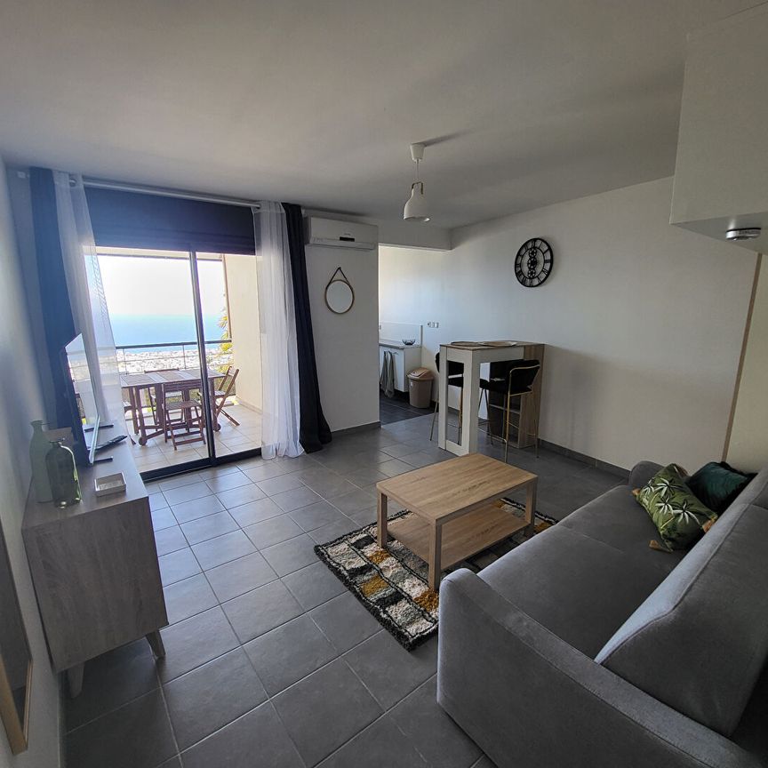 A LOUER - Saint-Denis - Bellepierre - Studio meublé de 37 m2 - Photo 1