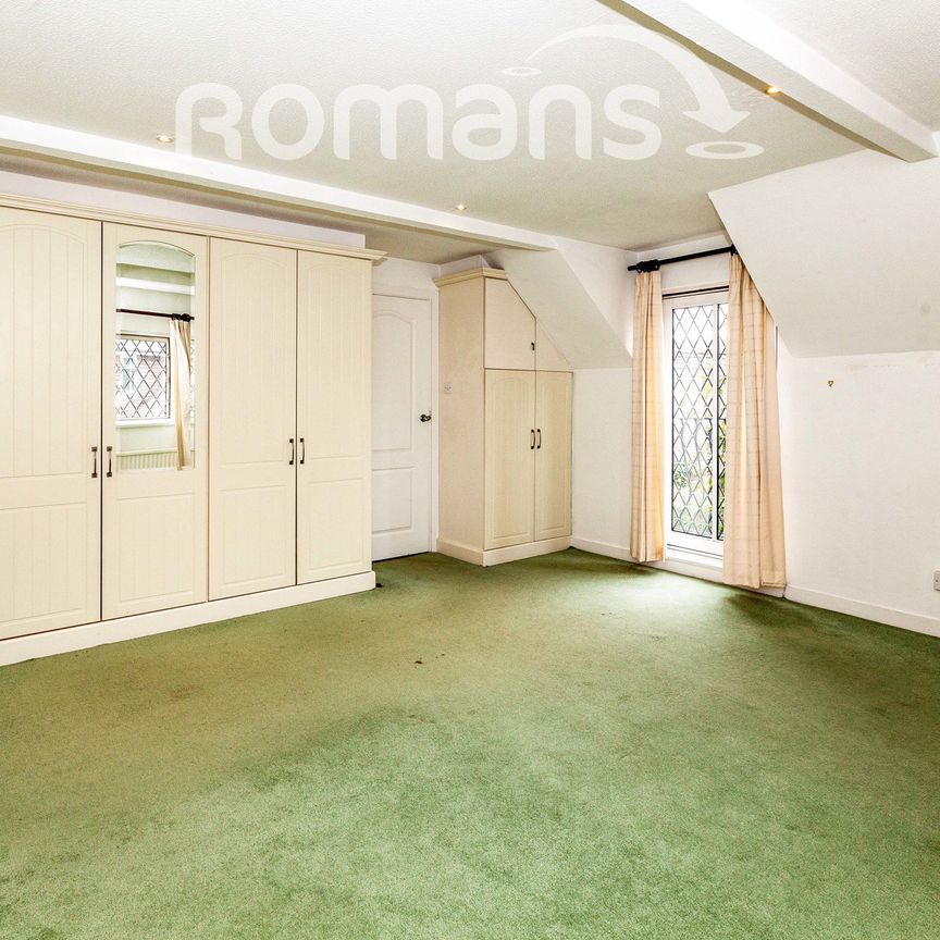 Hall Court, Datchet, SL3 - Photo 1