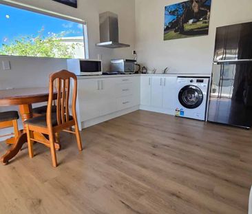 Idyllic location, furnished 1 bedroom unit - Photo 2