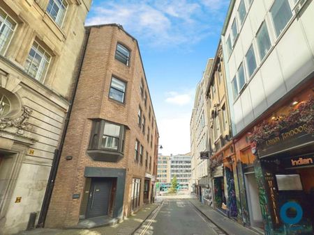 50% off your first month’s rent if you sign up in April! An excellent property ready to move in for the 25/26 academic year. - Photo 2