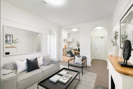 Fantastic two bedroom apartment in a prime location - Photo 2