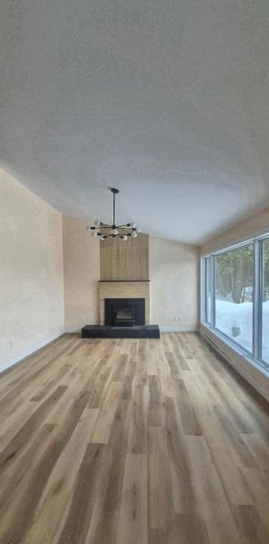 Magnifique maison entièrement rénovée à Sainte‑Adèle à louer - Photo 1