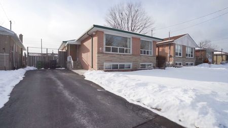 For Lease - 54 Milford Haven Drive, Toronto, Ontario - Photo 2