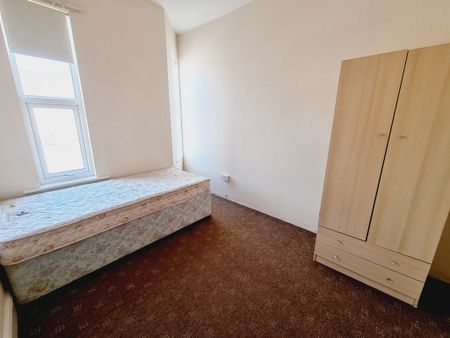 5 Bed Student Accommodation - Photo 4