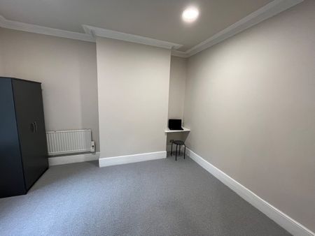 1 Bed Flat, Moreton Road, CR2 - Photo 2