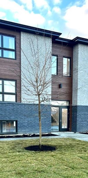 Grands 5½ demi-sous-sol, construction neuve - Photo 1