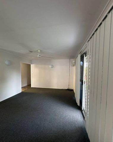 4 BED FAMILY HOME IN ANDERGROVE - Photo 3