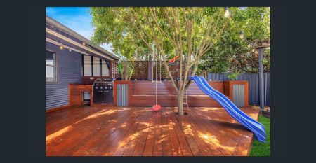 STUNNING 3 BEDROOM WITH PERIOD FEATURES & MODERN TOUCHES - Photo 4