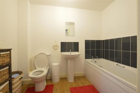 2 bedroom apartment to rent - Photo 4