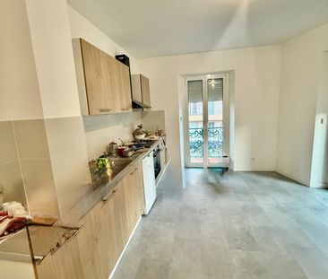 Location Appartement 3 pièces 63m² HYERES 83400 - Photo 2