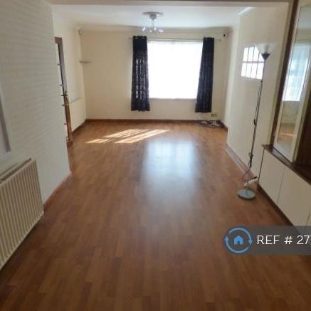 4 bedroom semi-detached house to rent - Photo 1