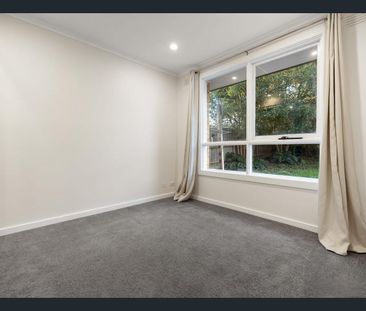 Beautifully Renovated with Exceptional Indoor-Outdoor Living - Photo 5