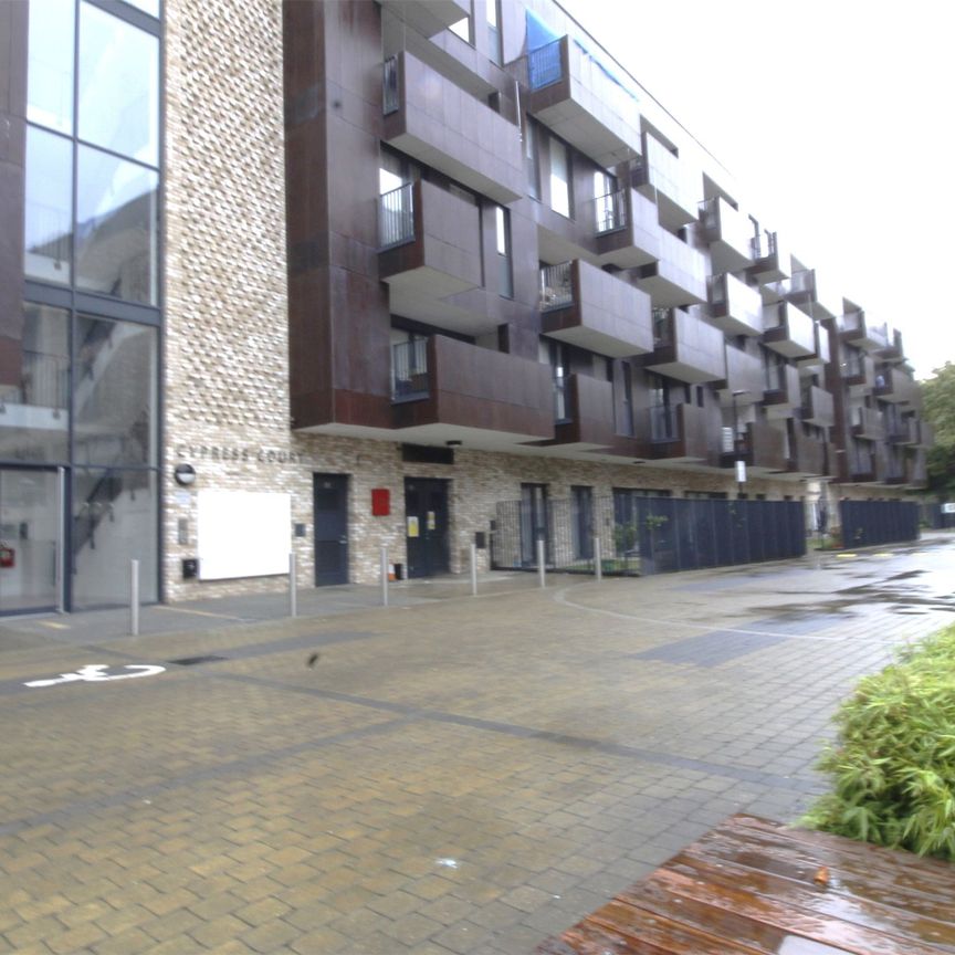 Alpine Road, London, NW9 - Photo 1