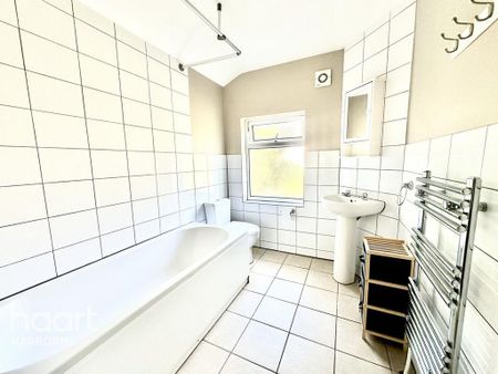 2 bedroom end of terrace house to rent - Photo 5