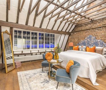 A superb 18th century listed townhouse with a roof terrace in the heart of Soho. - Photo 6