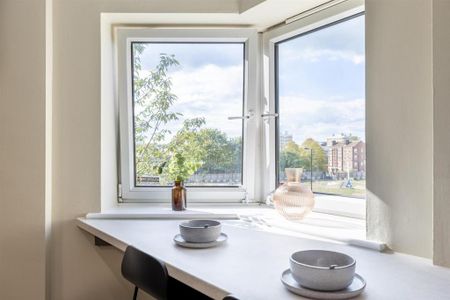 1 bedroom in a flat share to rent - Photo 2