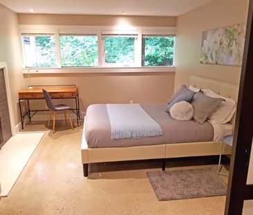 Furnished dog-friendly executive suite in Deep Cove - Photo 4