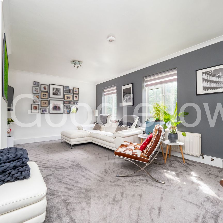 Farnham Court, Cheam, SM3 - Photo 1