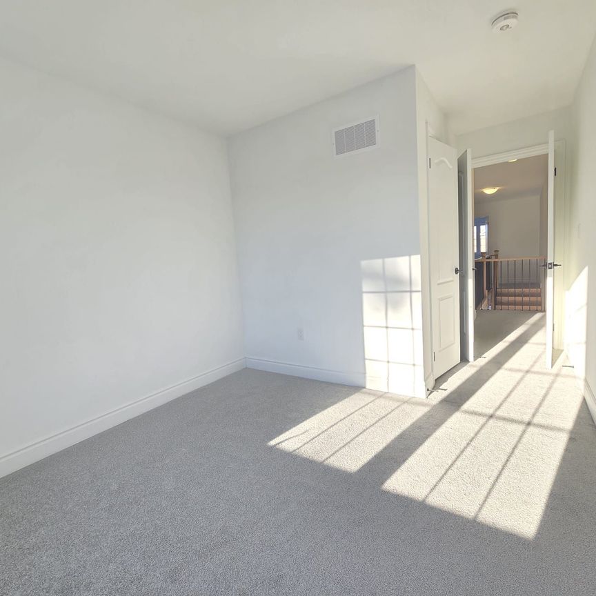 For Lease - 22 Franklin Avenue, Toronto, Ontario - Photo 1