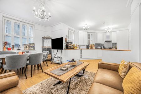 3 bedroom flat to rent - Photo 3