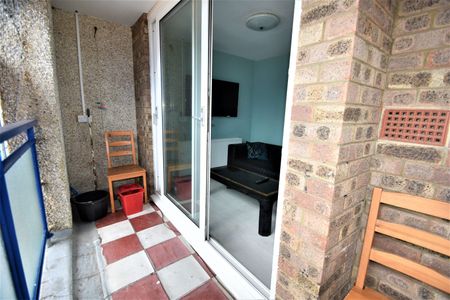 3 bedroom apartment to rent - Photo 3