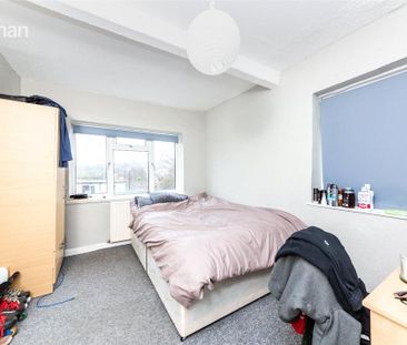 4 bedroom end of terrace house to rent - Photo 2