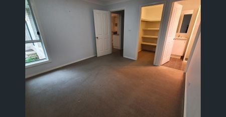 Three Bedroom Brick Villa - NorthTamworth. - Photo 3