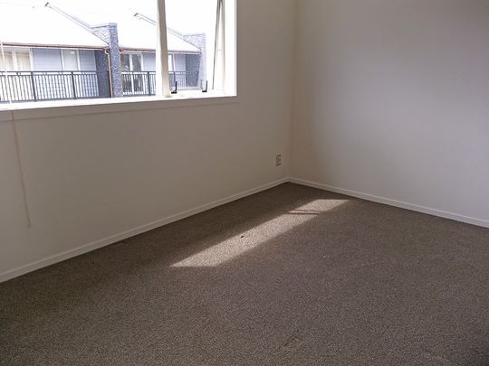 Townhouse Living in fully gated complex with 2 carparks - Photo 1