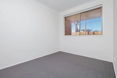 SPACIOUS 2-BEDROOM VILLA, QUIET COMPLEX, CLOSE TO SHOPS & TRANSPORT - Photo 3