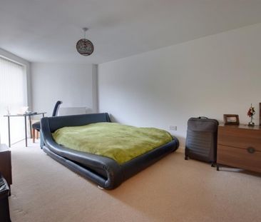 Canal View, Lawn Lane - Photo 3