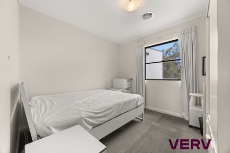 FULLY FURNISHED SPACIOUS THREE BEDROOM APARTMENT - Photo 5