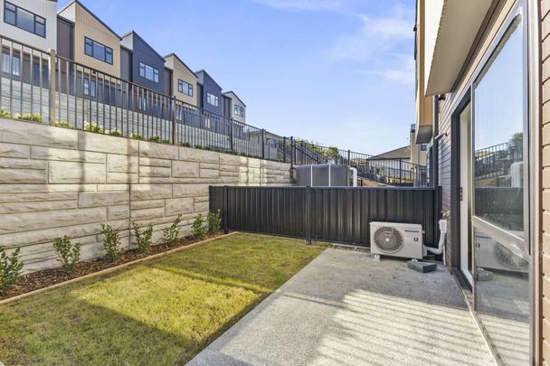 Modern & Stylish New Build Townhouse - Exceptional Location! - Photo 1