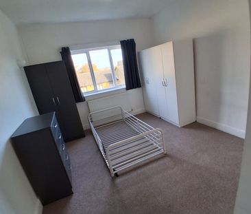 2 Bed Flat, Burnt Ash Hill, SE12 - Photo 5