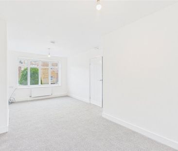 2 bedroom end of terrace house to rent - Photo 3