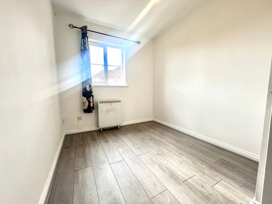 Admiral Court, Stern Close, Barking, ... - Photo 1