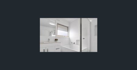 Peaceful family home in Vermont Secondary College zone, steps from reserves and parks! - Photo 4