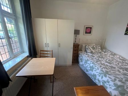 House share to rent - Photo 2