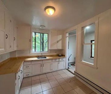 5½ rénové à Montréal-Est - 3 chambres - 1 365 $/mois - Photo 1