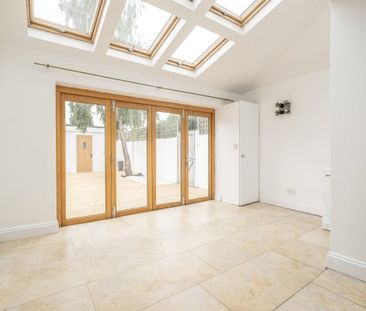 3 bedroom end of terrace house to rent - Photo 1