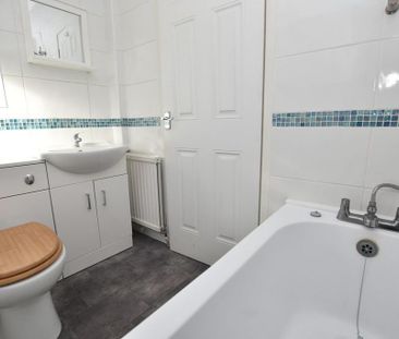 2 bedroom terraced house to rent - Photo 4