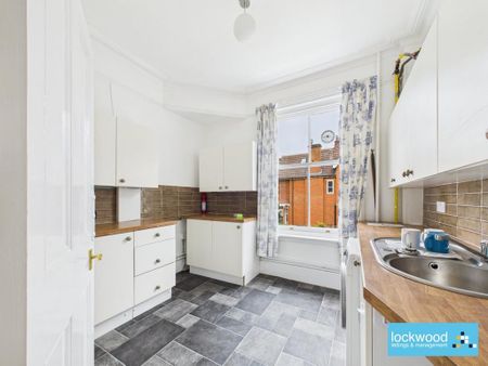 3 bedroom flat to rent - Photo 5