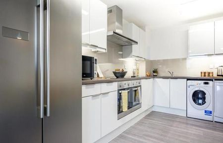 1 bedroom in a flat share to rent - Photo 4