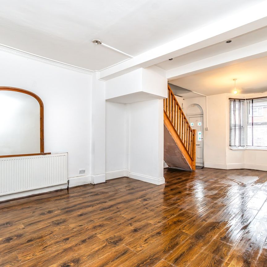 3 Bed Terraced House, Dawlish Road, E10 - Photo 1