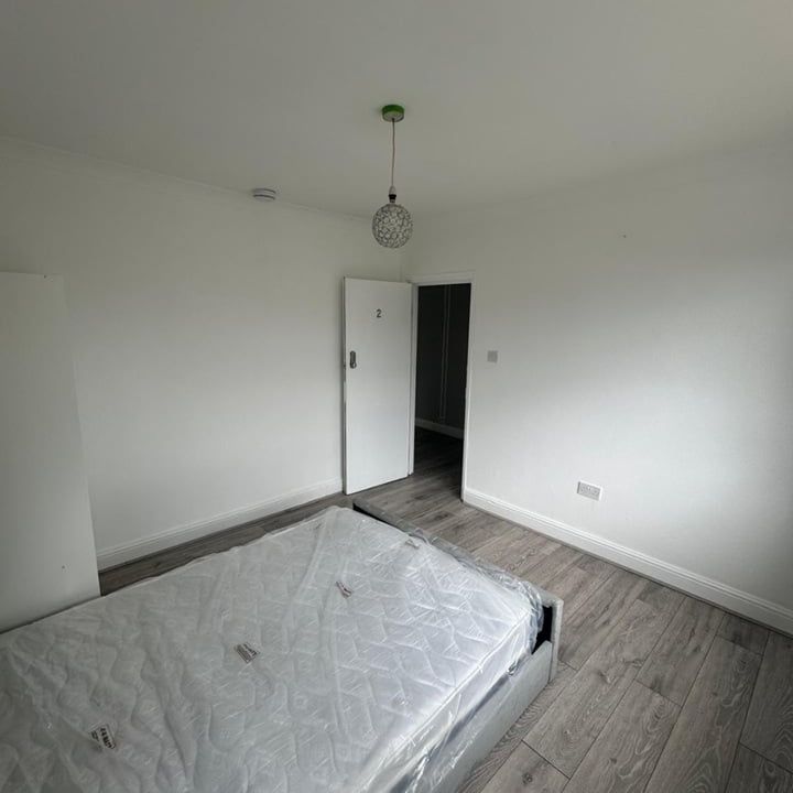 Room in a Shared Flat, Fleetwood Road, NW10 - Photo 1