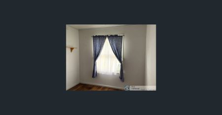 Family Home with Bungalow - Photo 2