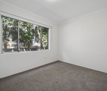 SPACIOUS GROUND FLOOR APARTMENT - Photo 2