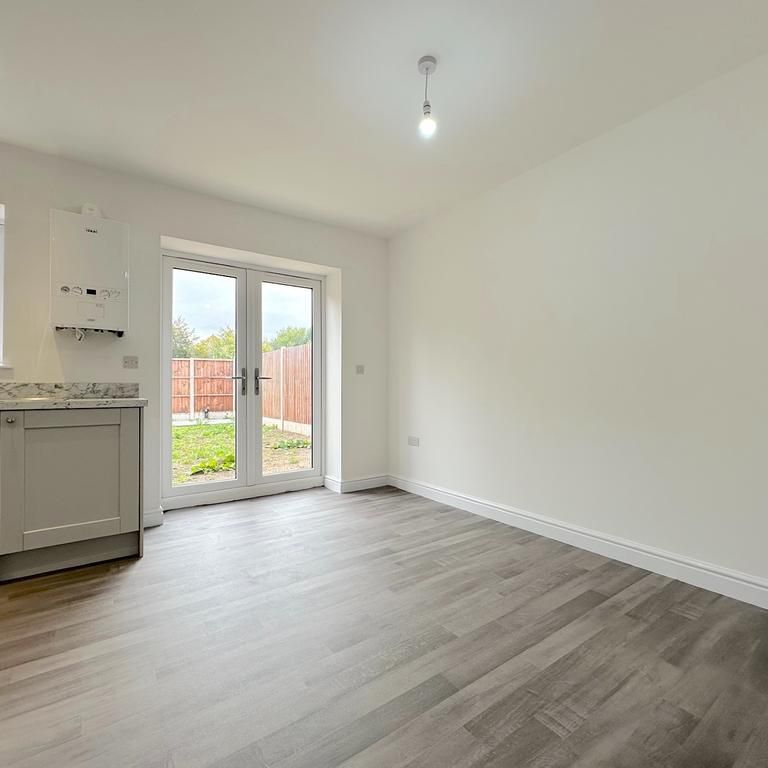 3 bedroom semi-detached house to rent - Photo 1