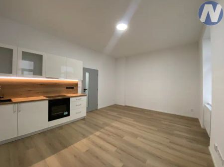 Pronájem bytu 1+kk, 33 m - Fotografie 3