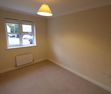 2 bedroom semi-detached bungalow to rent - Photo 3